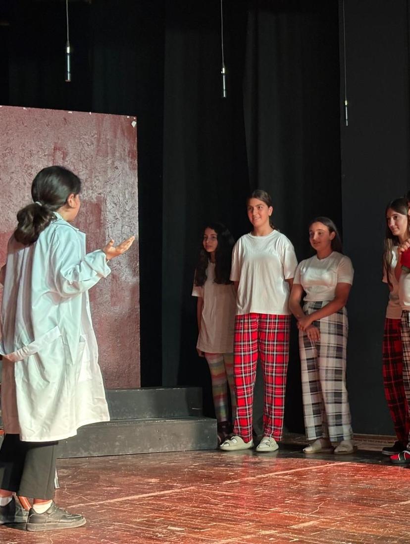 Tiyatro oyunu sahnesi 3